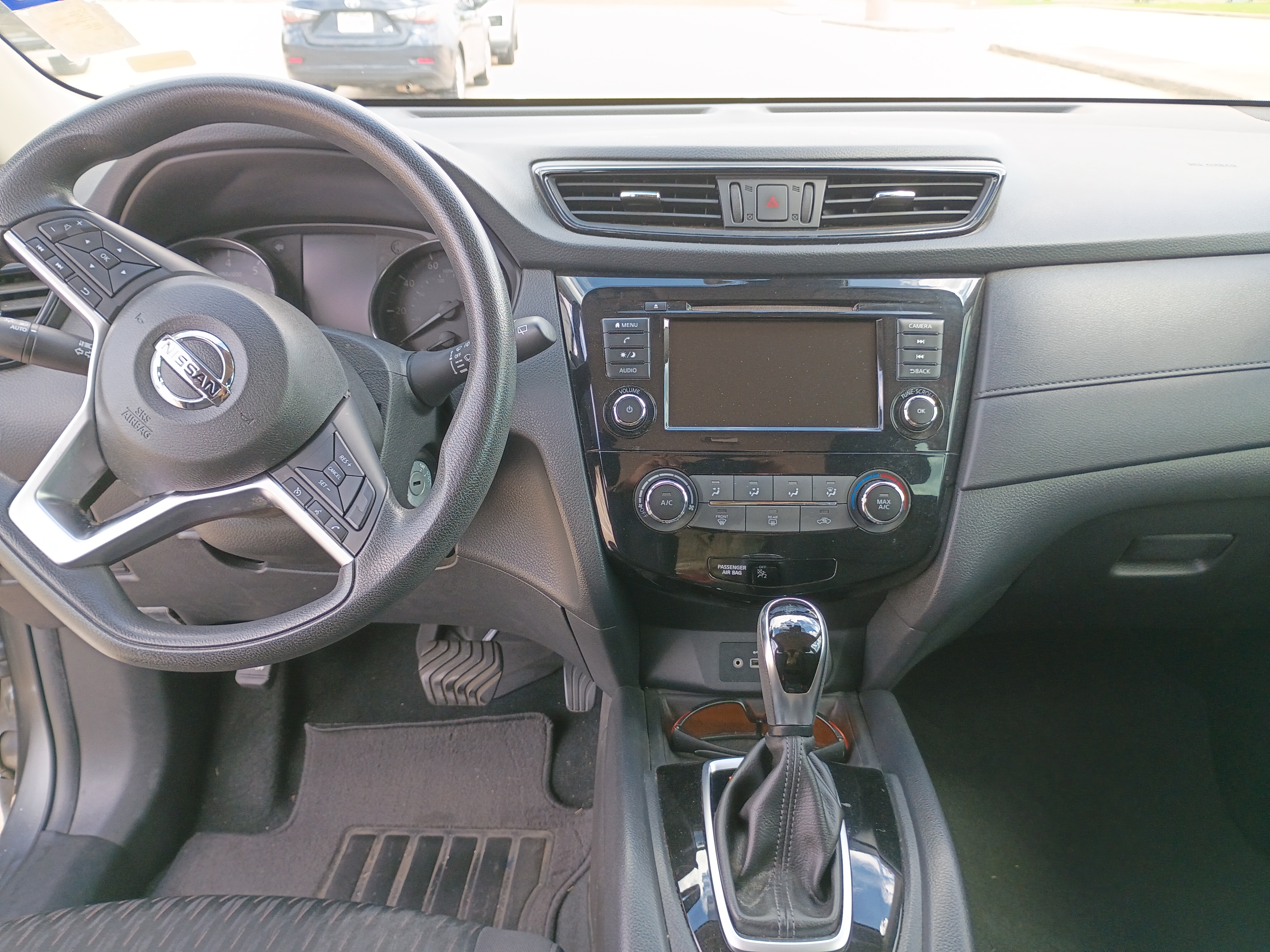 Used 2020 Nissan Rogue S FWD image 13