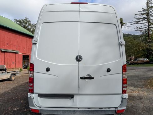 Used 2013 Mercedes-Benz Sprinter 2500 image 2