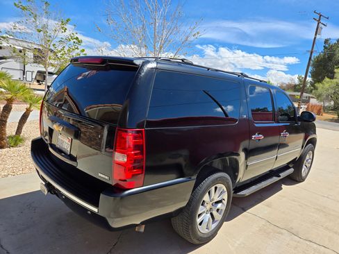 Used 2011 Chevrolet Suburban LTZ image 6