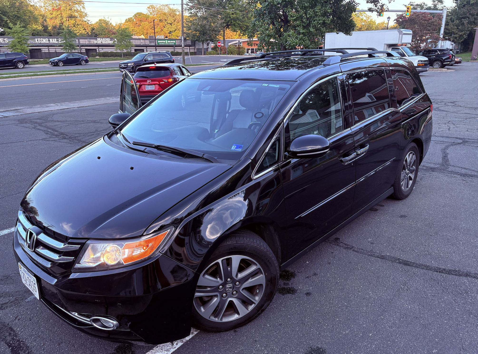 Used 2016 Honda Odyssey Touring image 1