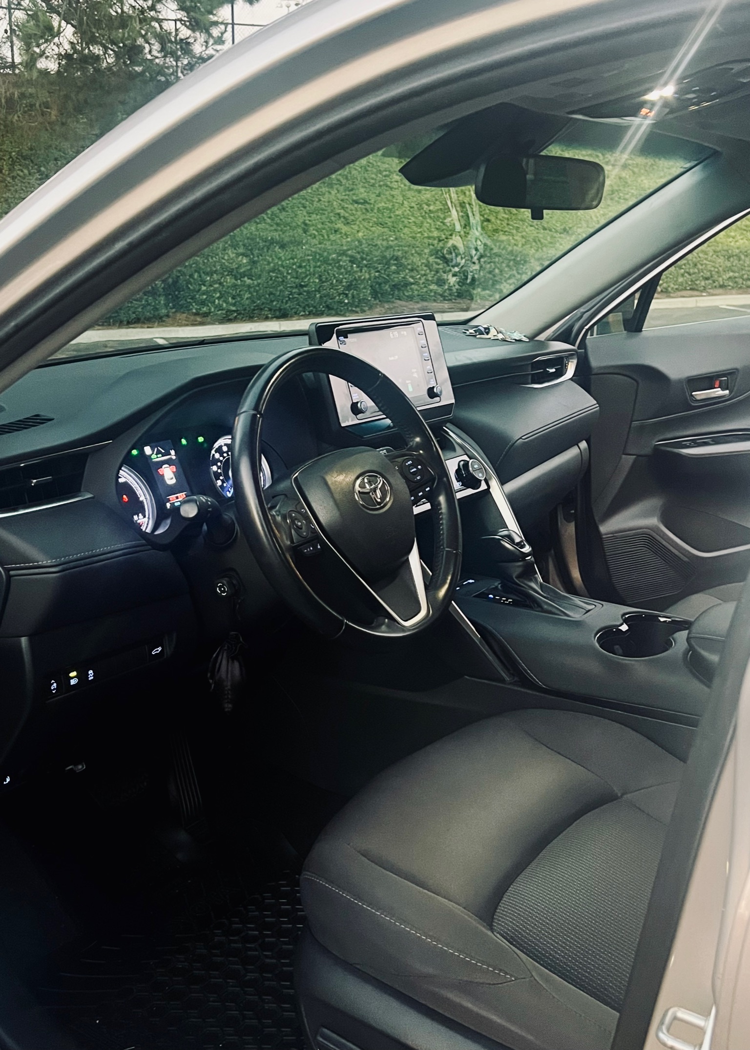 Used 2021 Toyota Venza LE w/ Carpet Mat Package (TMS) AWD/4WD image 18
