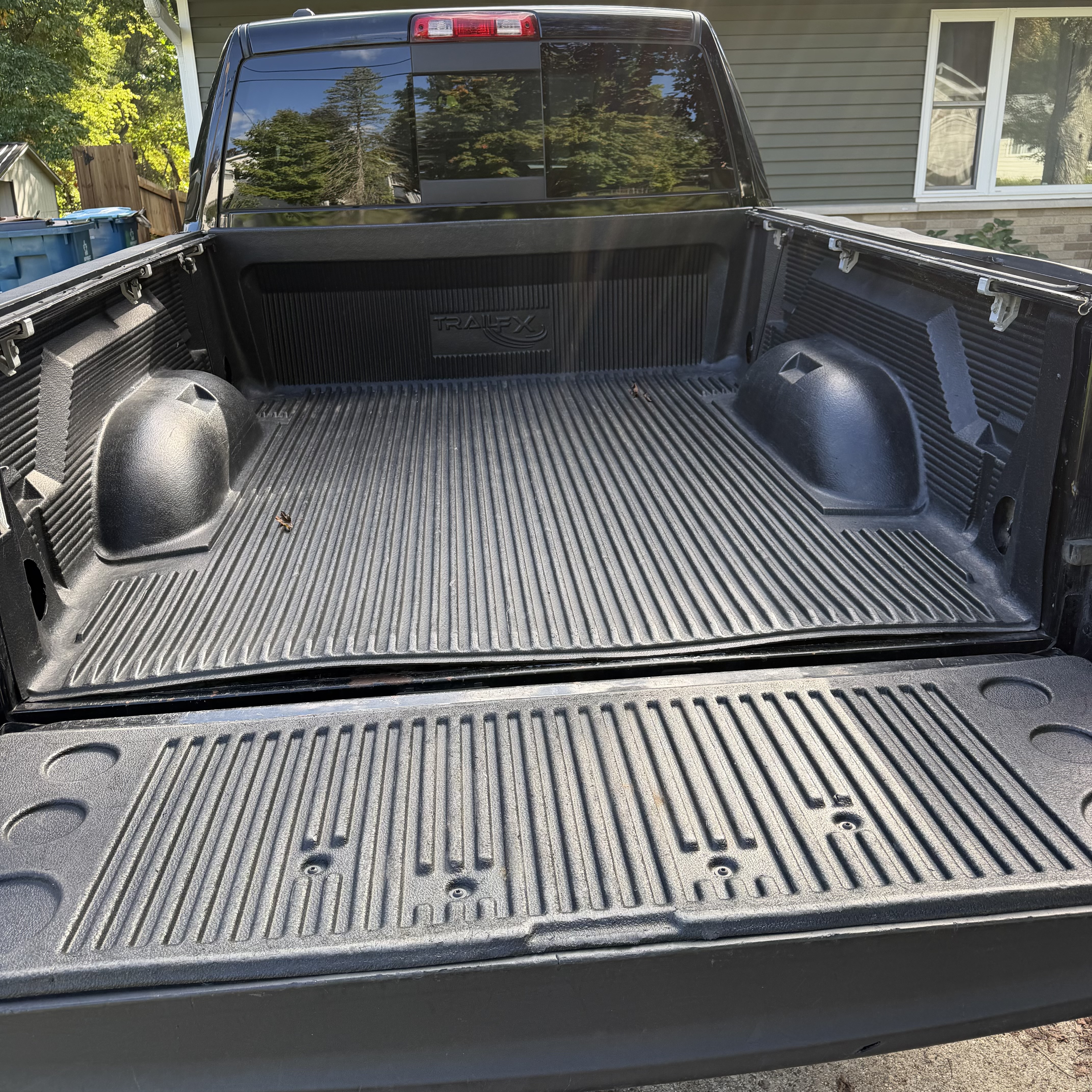 Used 2014 RAM 1500 Classic SLT AWD/4WD image 2