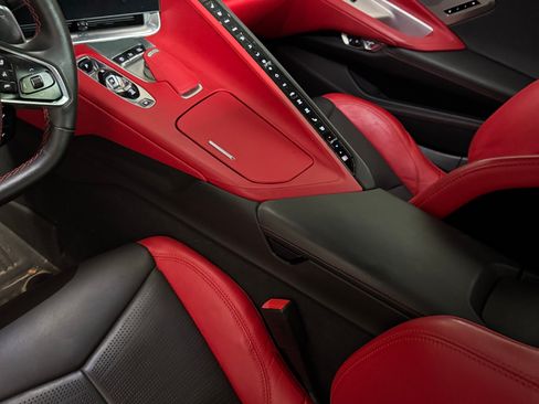 Used 2022 Chevrolet Corvette Stingray Premium Conv w/ Z51 Performance Package RWD image 9
