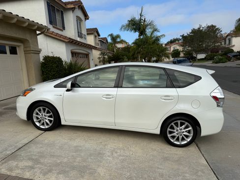 Used 2014 Toyota Prius V Five FWD image 6