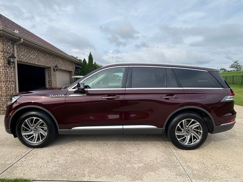 Used 2021 Lincoln Aviator AWD w/ Elements Package image 4