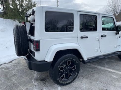 Used 2018 Jeep Wrangler Unlimited Sahara image 5