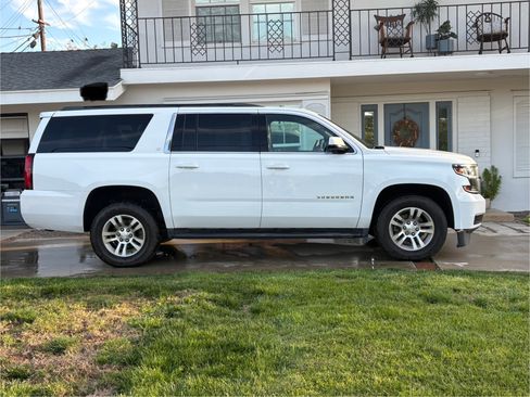 Used 2019 Chevrolet Suburban LT image 1
