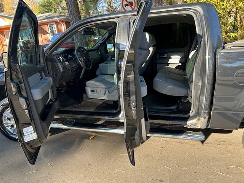 Used 2012 Ford F150 XLT w/ XLT Chrome Pkg image 6