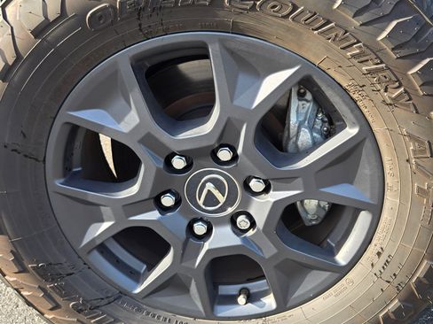 Used 2024 Lexus GX 550 image 21