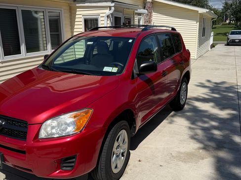 Used 2012 Toyota RAV4 4WD w/ Value Pkg image 2