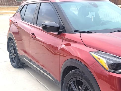 Used 2020 Nissan Kicks SR w/ SR Premium Package image 9