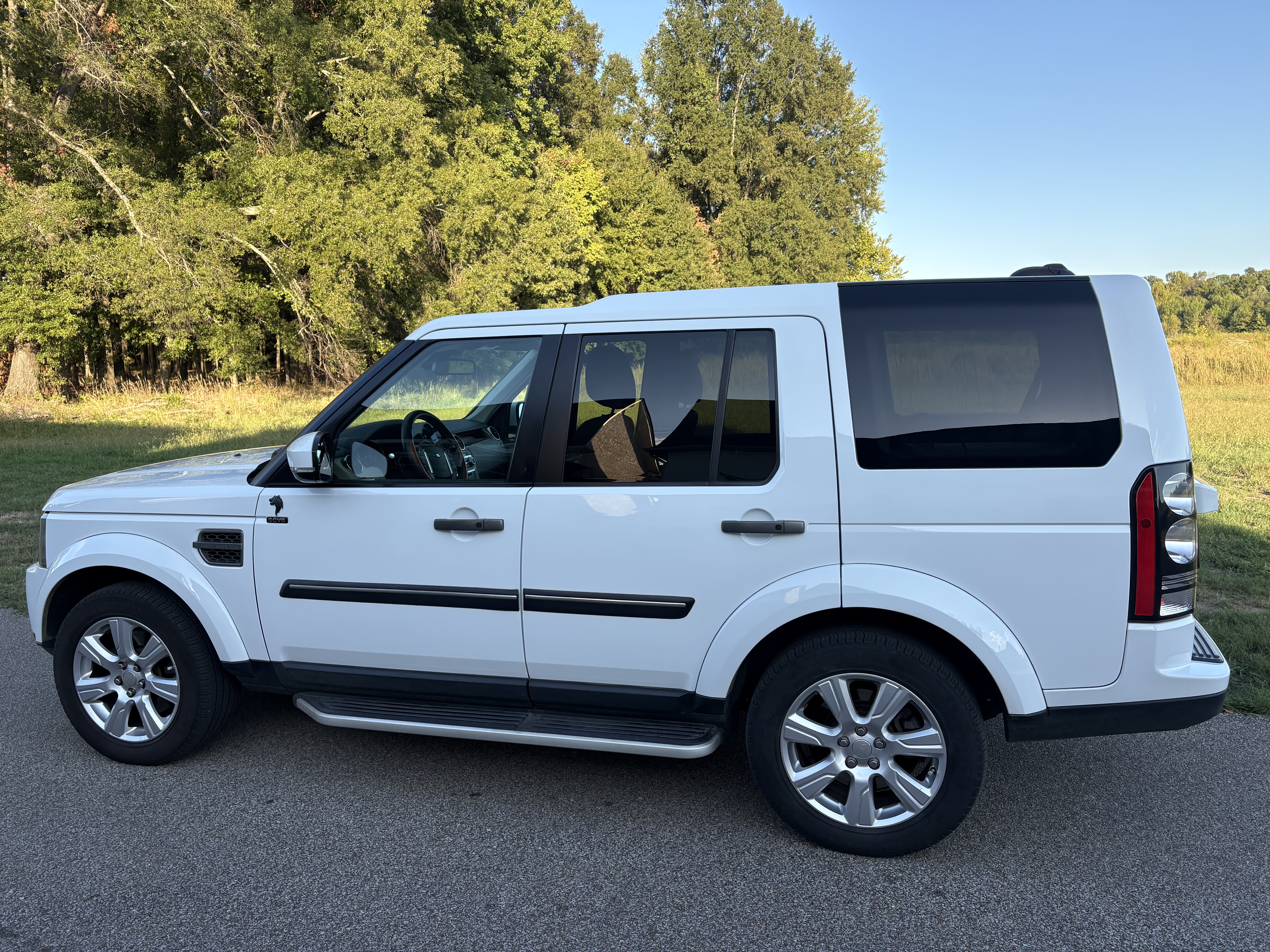 Used 2015 Land Rover LR4 HSE AWD/4WD image 32