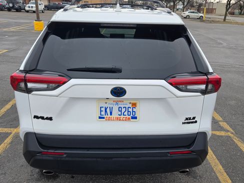 Used 2021 Toyota RAV4 XLE w/ Convenience Package image 6