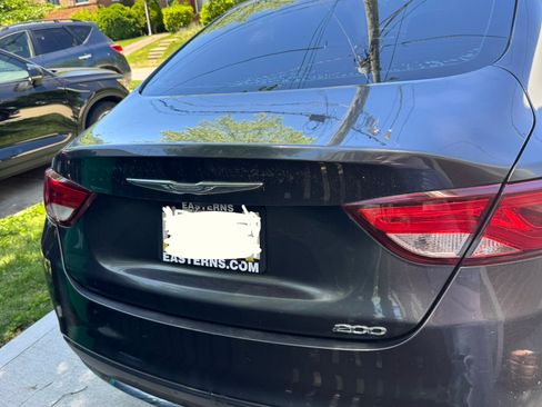 Used 2015 Chrysler 200 Limited w/ Convenience Group FWD image 4