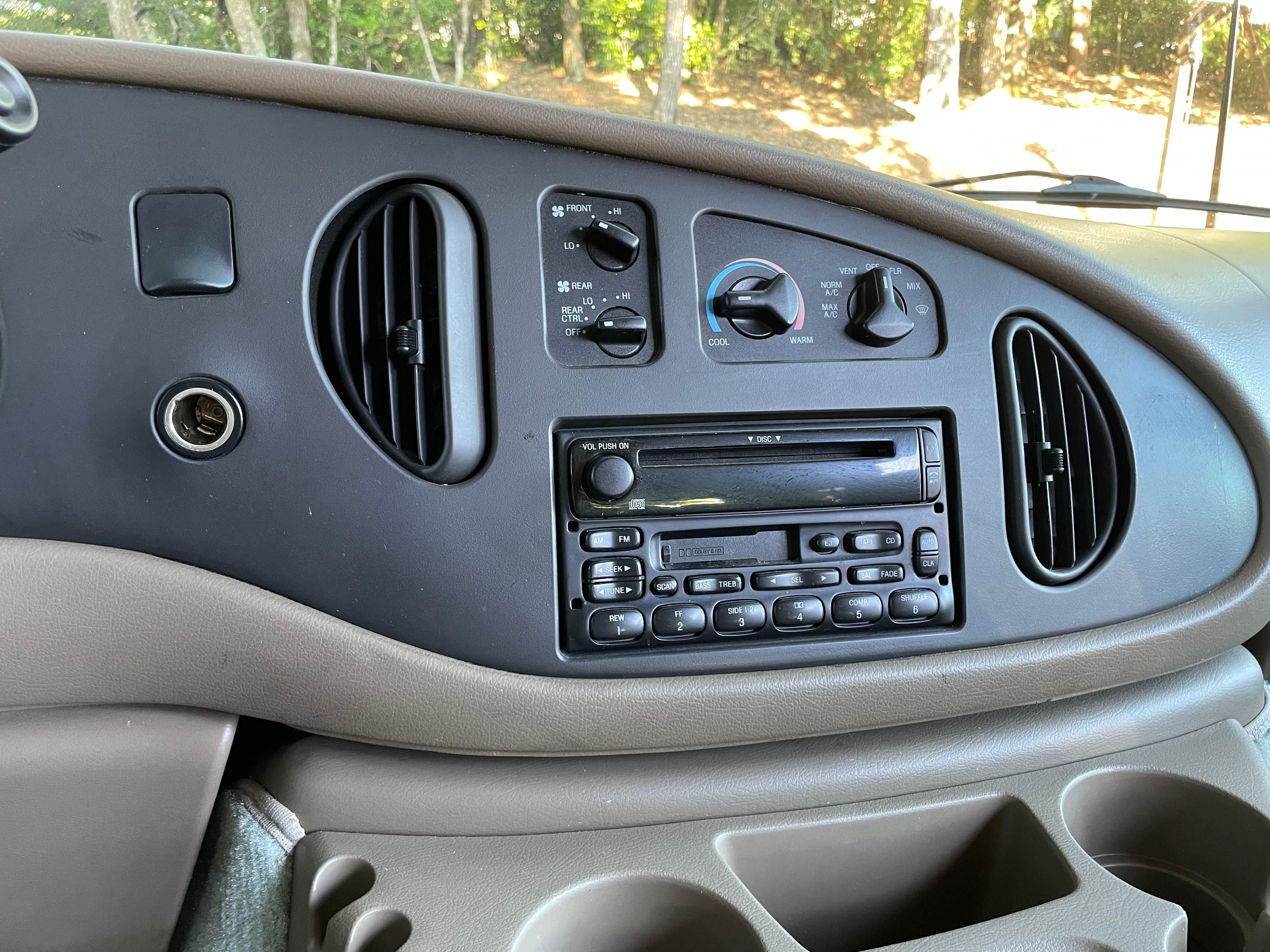 Used 2003 Ford E-150 and Econoline 150 RWD image 15