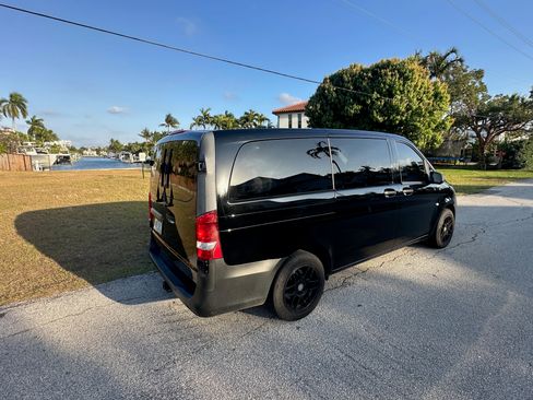 Used 2019 Mercedes-Benz Metris Passenger image 12