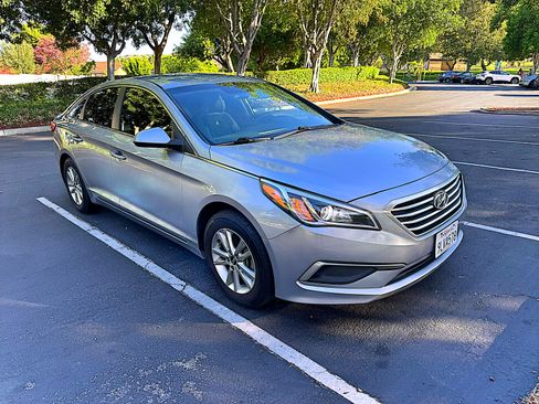 Used 2017 Hyundai Sonata SE FWD image 1