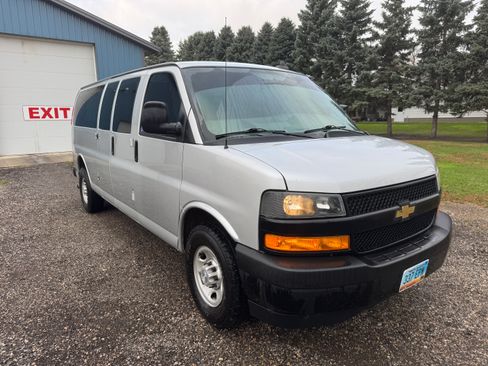 Used 2019 Chevrolet Express 3500 LS image 1