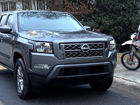 Used 2022 Nissan Frontier SV w/ Technology Package RWD image 1
