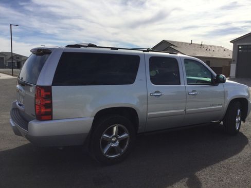 Used 2012 Chevrolet Suburban LTZ image 5
