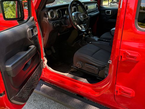 Used 2021 Jeep Wrangler Unlimited Sahara w/ Uconnect 4C Nav & Sound Group AWD/4WD image 13