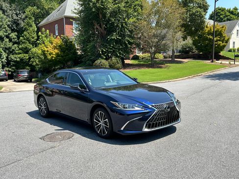 Used 2025 Lexus ES 350 w/ Premium Package FWD image 4