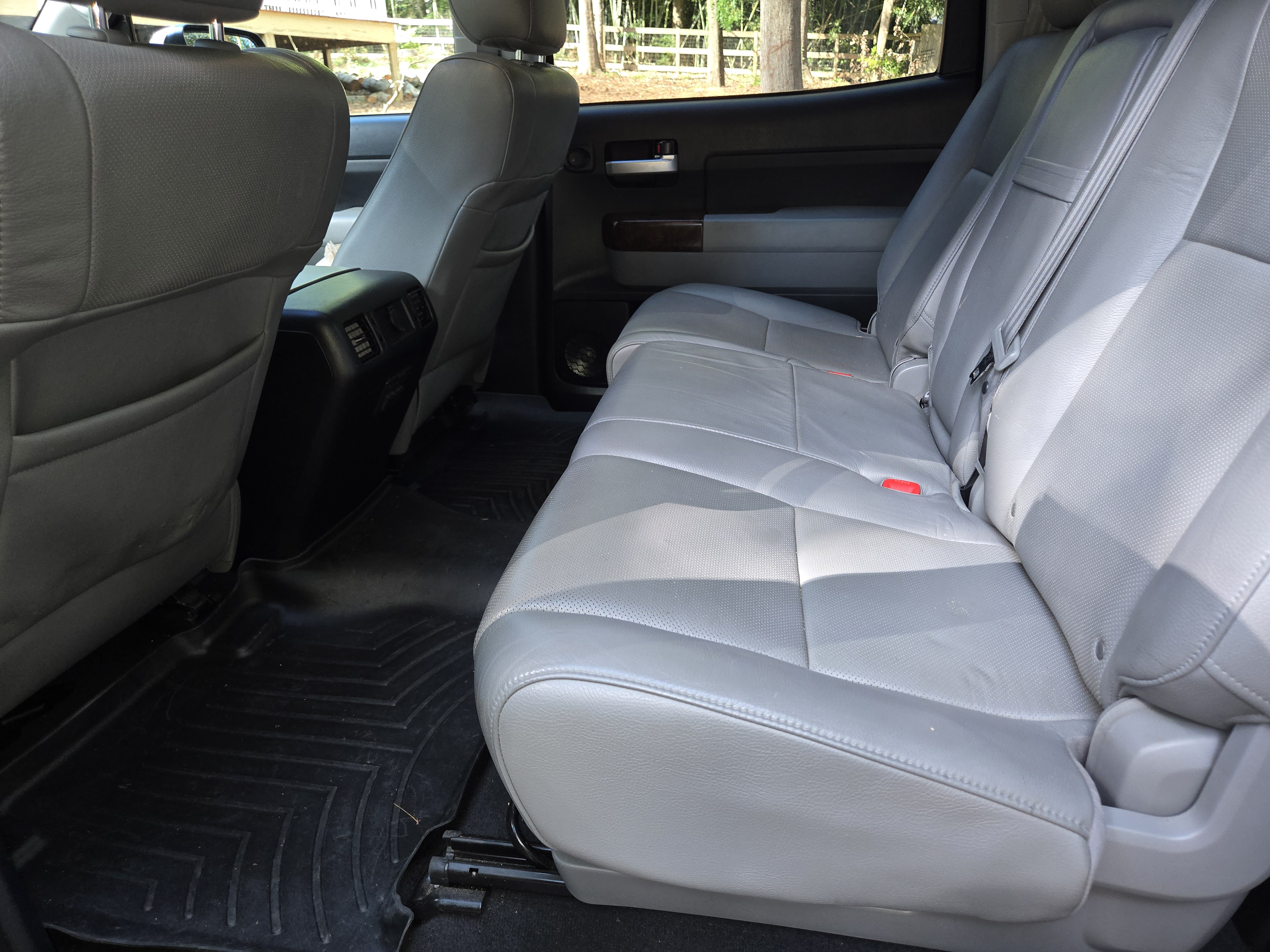 Used 2012 Toyota Tundra Limited w/ Platinum Pkg RWD image 19