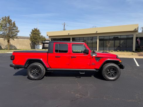 Used 2021 Jeep Gladiator Sport image 1
