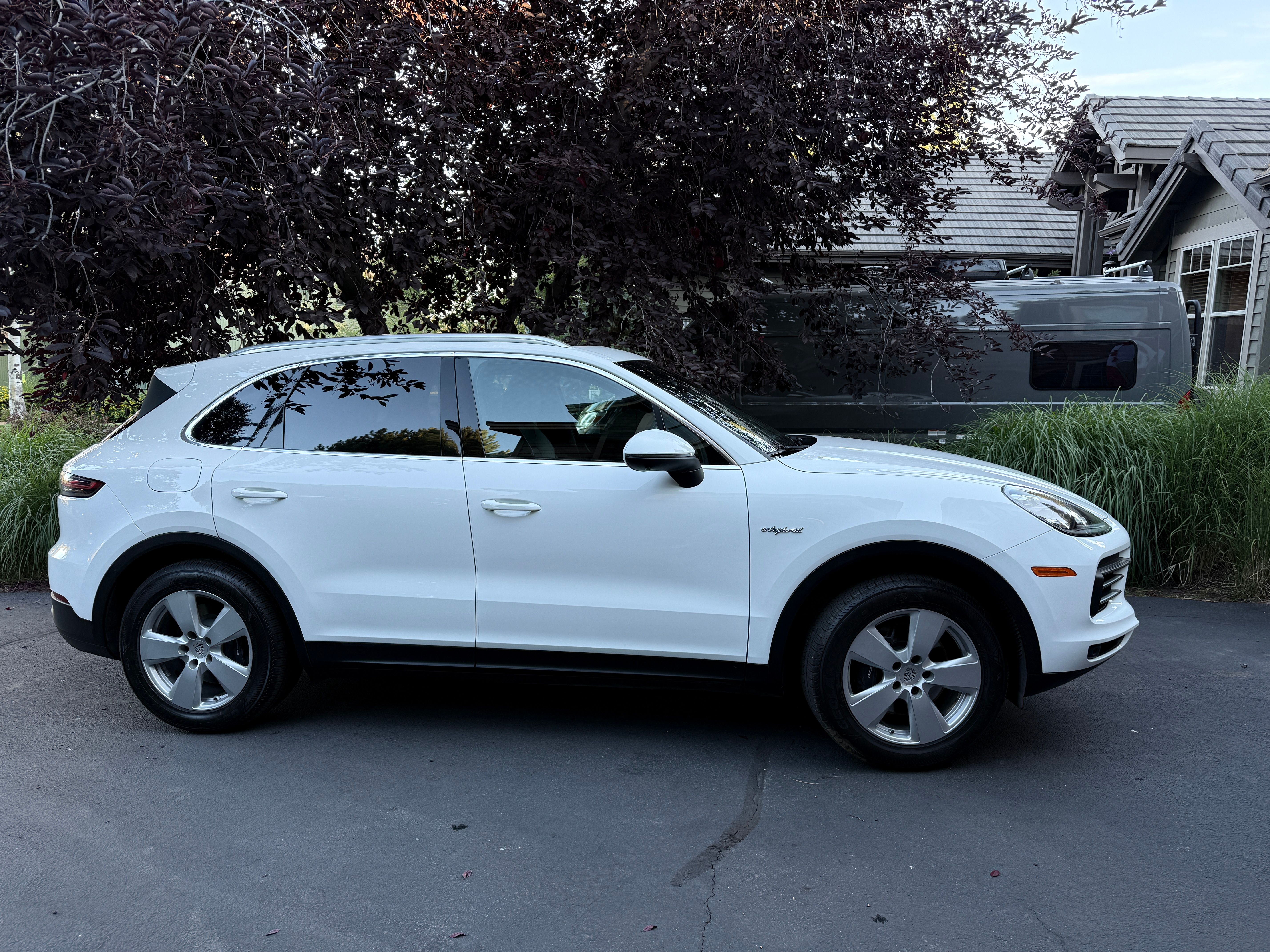 Used 2019 Porsche Cayenne E-Hybrid AWD/4WD image 9