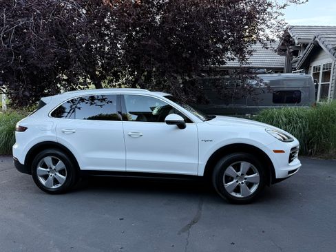 Used 2019 Porsche Cayenne E-Hybrid AWD/4WD image 9