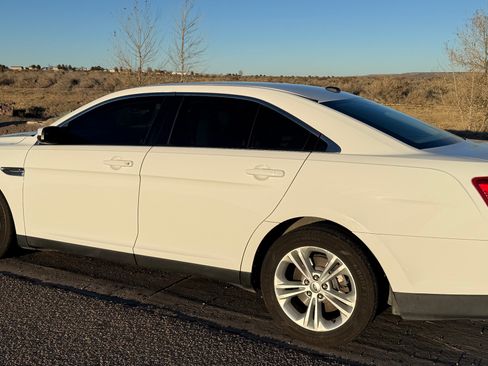 Used 2016 Ford Taurus SEL image 1