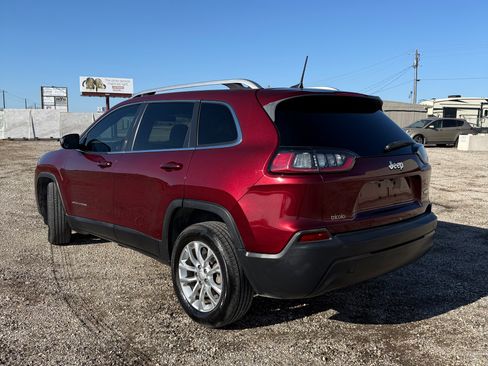 Used 2019 Jeep Cherokee Latitude w/ Popular Appearance Group image 2