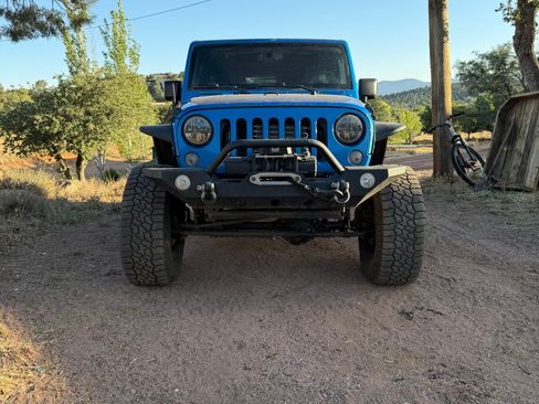 Used 2015 Jeep Wrangler Unlimited Rubicon w/ Connectivity Group AWD/4WD image 4
