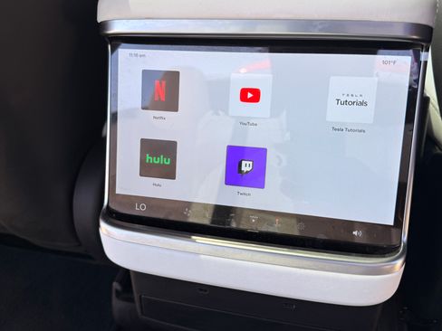Used 2023 Tesla Model X AWD/4WD image 16