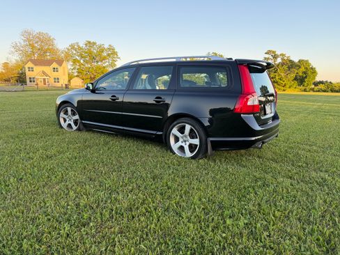 Used 2010 Volvo V70 R-Design FWD image 4