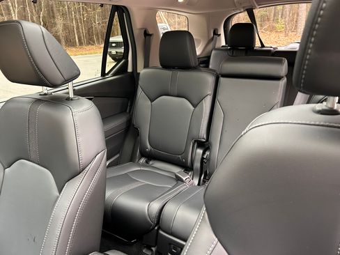 Used 2024 Honda Pilot Touring image 16