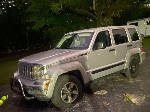 Used 2008 Jeep Liberty Sport image 9