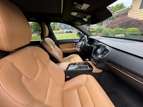 Used 2018 Volvo XC90 T6 Momentum w/ Convenience Package AWD/4WD image 8