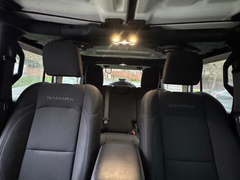 Used 2019 Jeep Wrangler Unlimited Sahara image 13