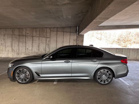 Used 2018 BMW 530i xDrive w/ M Sport Package image 2