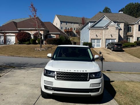 Used 2017 Land Rover Range Rover image 2