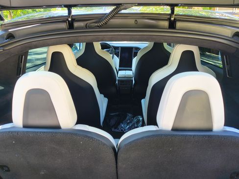 Used 2018 Tesla Model X AWD/4WD image 17
