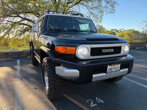 Used 2010 Toyota FJ Cruiser 4WD image 9