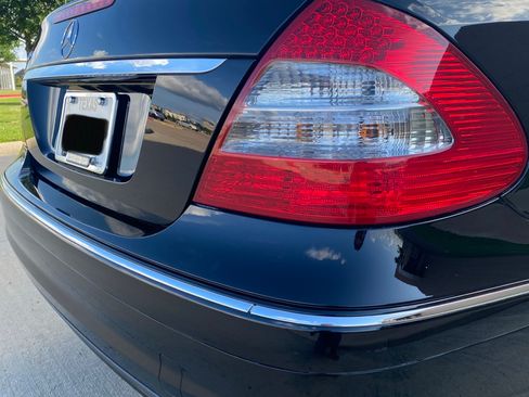 Used 2009 Mercedes-Benz E 550 Sedan image 10