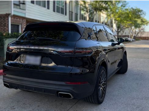 Used 2019 Porsche Cayenne Sport Utility 4D image 5