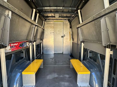 Used 2018 Mercedes-Benz Sprinter 2500 image 13