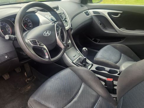 Used 2013 Hyundai Elantra FWD image 5