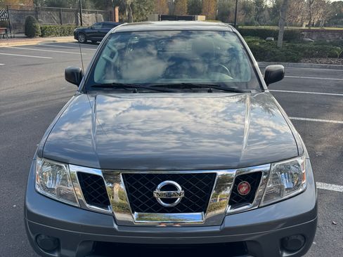 Used 2019 Nissan Frontier SV image 5