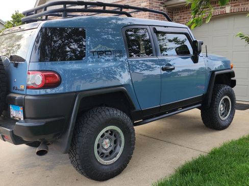 Used 2014 Toyota FJ Cruiser 4WD image 2