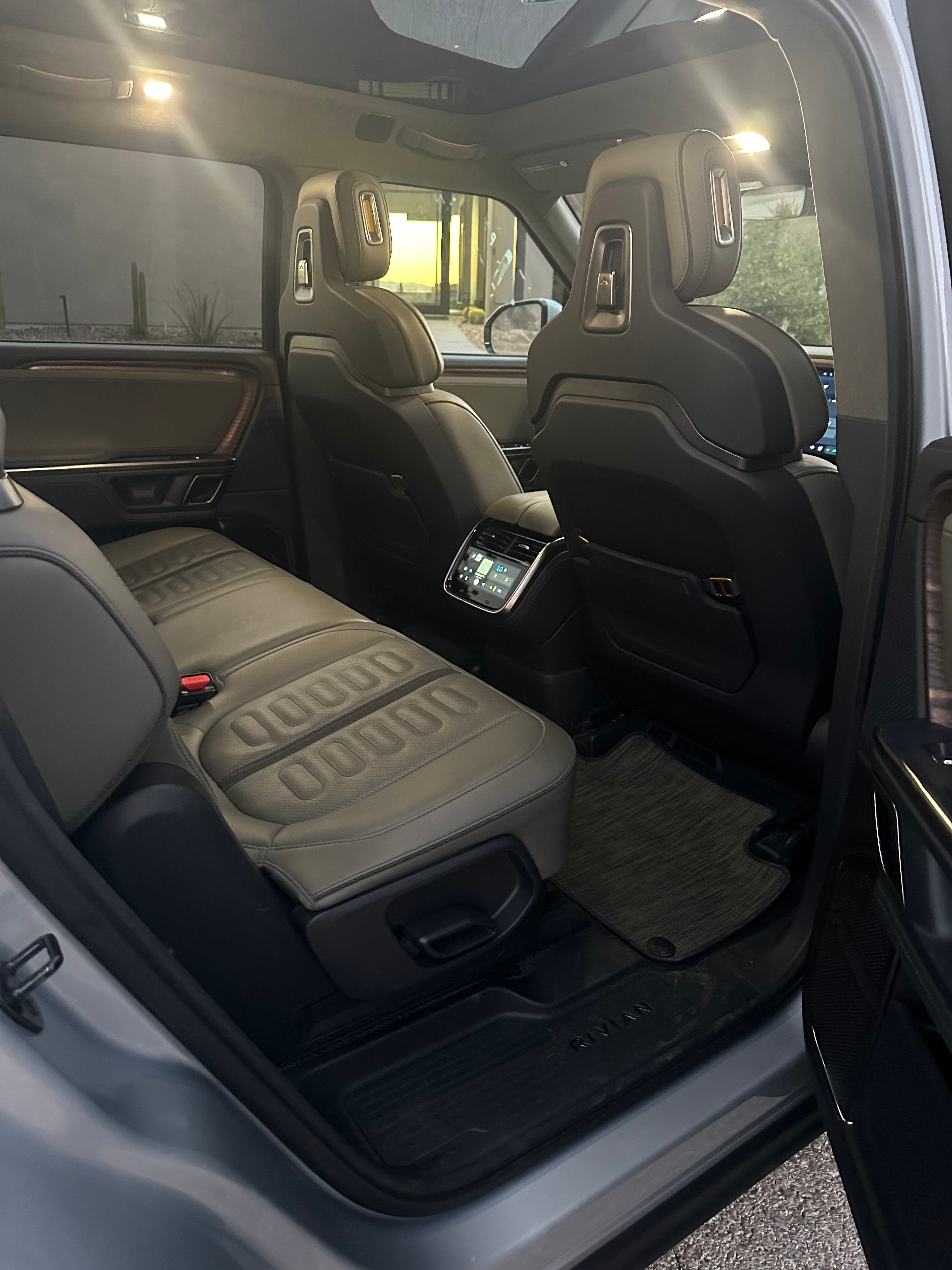 Used 2023 Rivian R1S Adventure AWD/4WD image 13